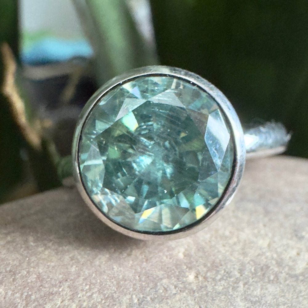 4-5ct Blue Moissanite / Lab ?